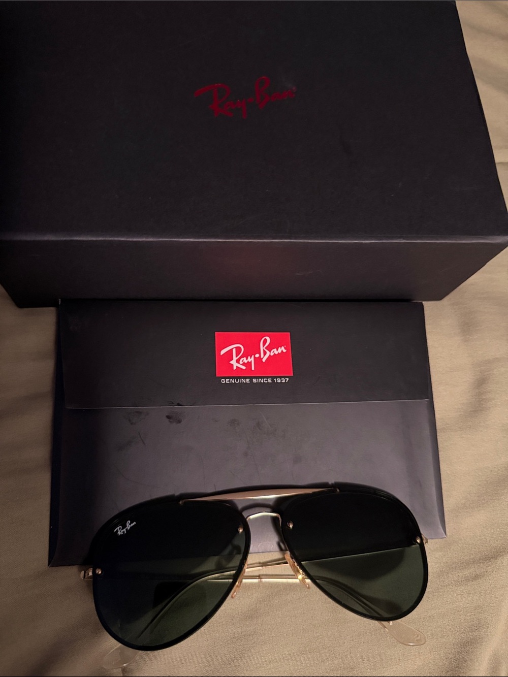 Ray-Ban Men’s / women’s Gold Frame Aviator Sunglasses with Black Lenses. Unisex - Picture 5 of 7